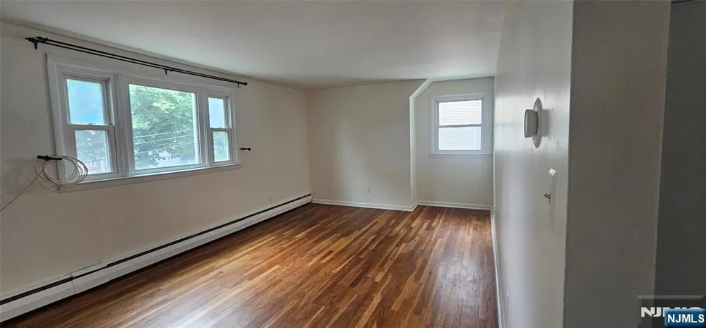 19 Knoble Place 2nd Floor Hawthorne, NJ 07506