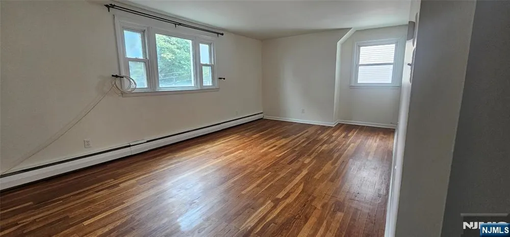 19 Knoble Place 2nd Floor Hawthorne, NJ 07506