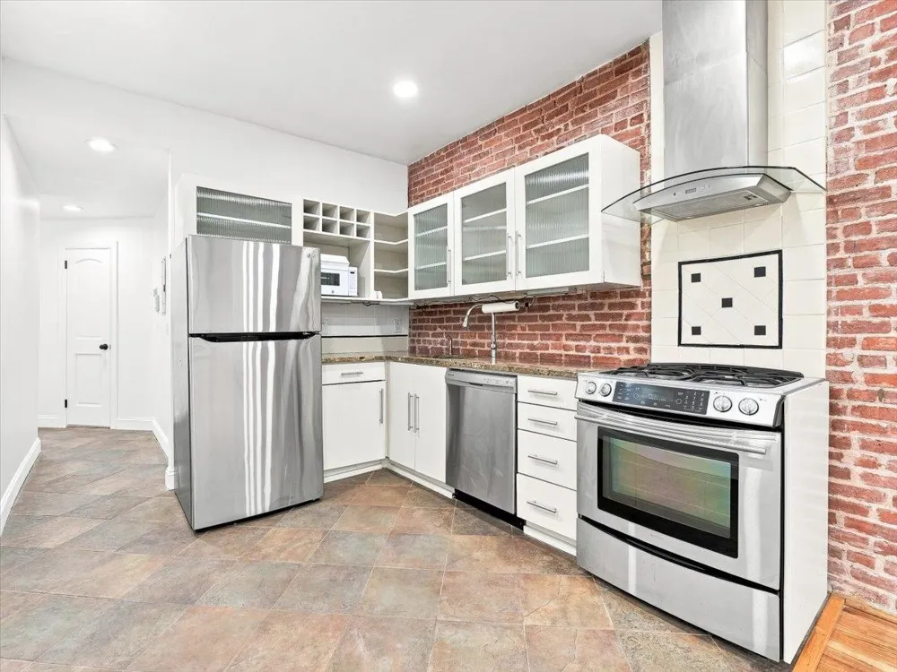 68 PARK AVE Hoboken, NJ 07030