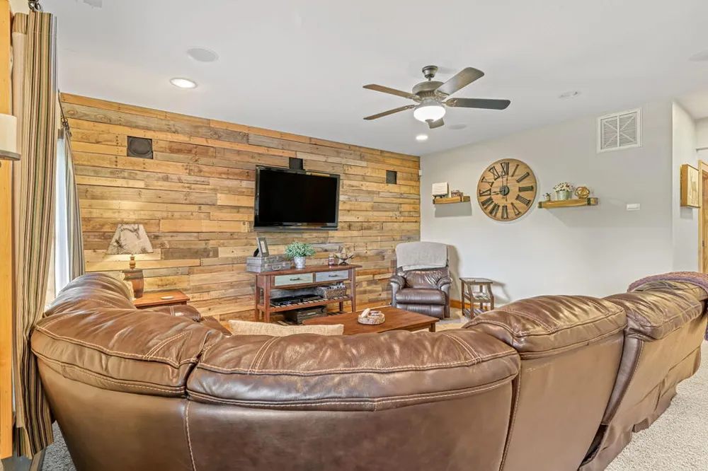 Canvas Back Ct Whittier, NC 28789