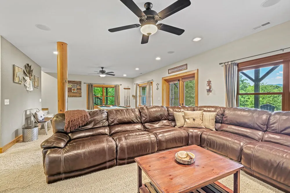 Canvas Back Ct Whittier, NC 28789