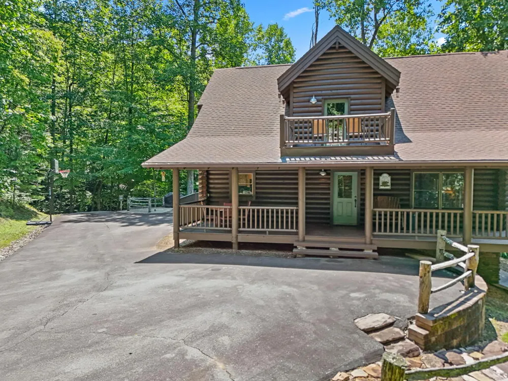Canvas Back Ct Whittier, NC 28789