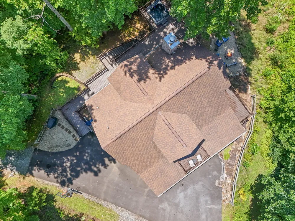 Canvas Back Ct Whittier, NC 28789