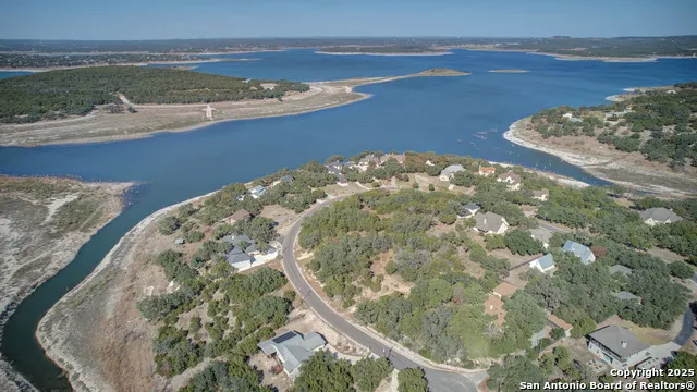 915 FIVE OAKS CIR Canyon Lake, TX 78133
