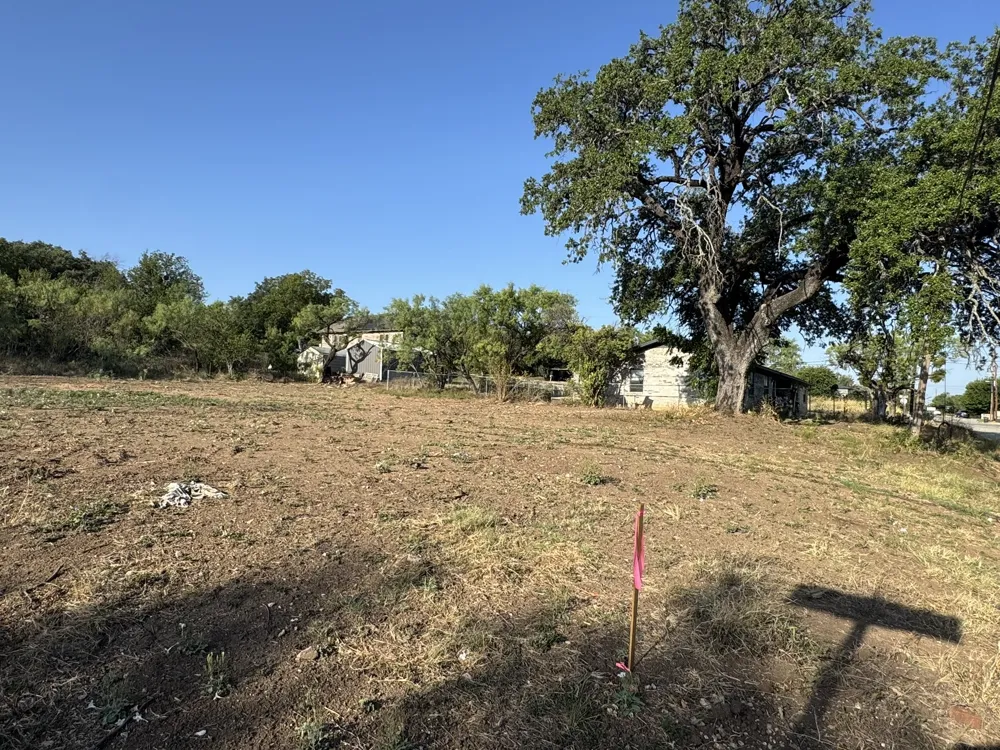 300 S Walnut Brady, TX 76825