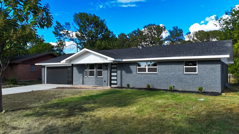 1121 Victoria Street Bellmead, TX 76705