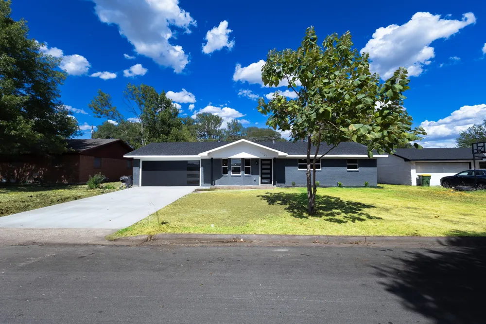 1121 Victoria Street Bellmead, TX 76705