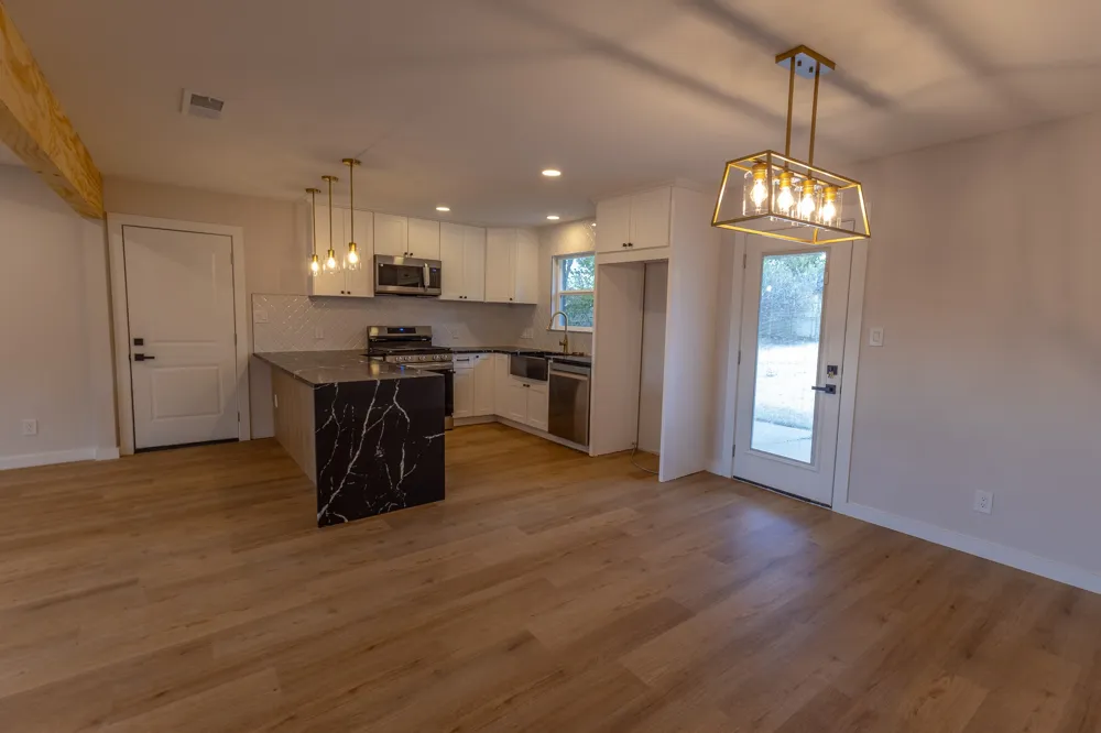 1121 Victoria Street Bellmead, TX 76705