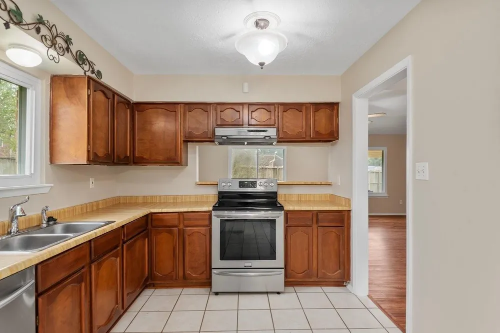 5822 Fallengate Drive Spring, TX 77373