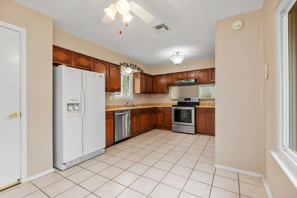 5822 Fallengate Drive Spring, TX 77373
