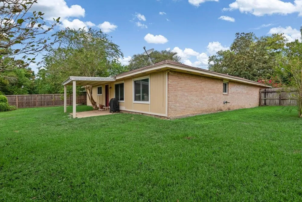 5822 Fallengate Drive Spring, TX 77373