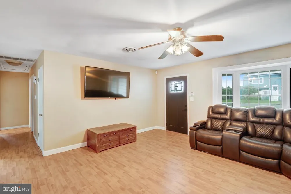 7 SPRUCE DRIVE Little Egg Harbor, NJ 08087