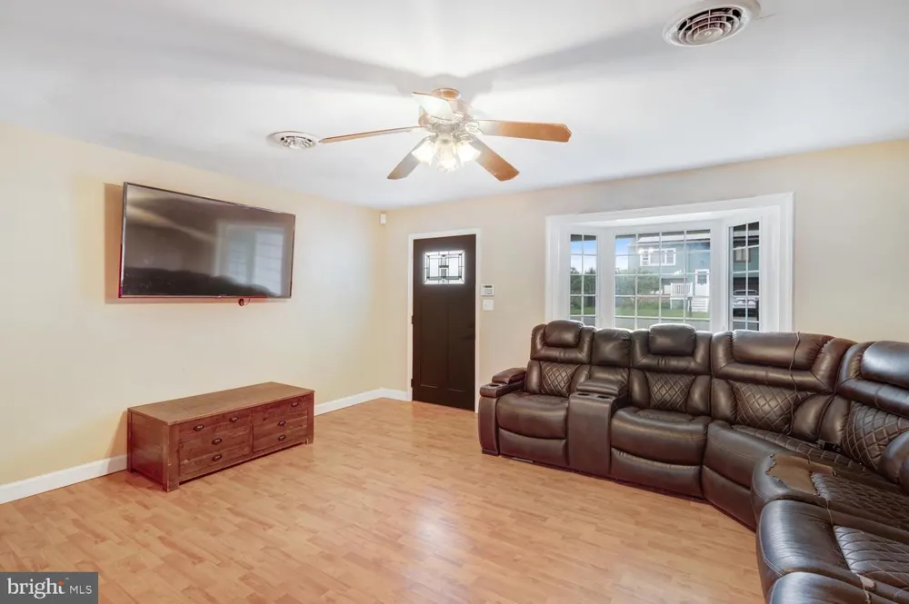 7 SPRUCE DRIVE Little Egg Harbor, NJ 08087