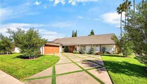 3031 E Elgin