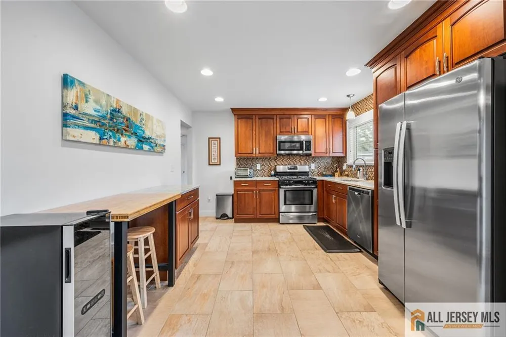 122 Benart Place Middlesex, NJ 08846