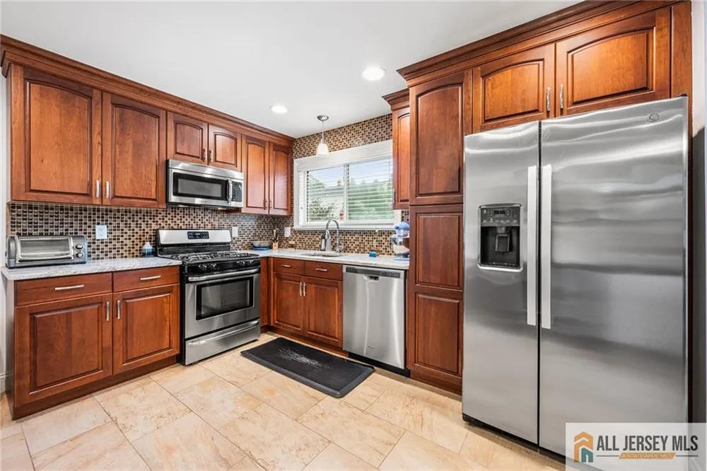 122 Benart Place Middlesex, NJ 08846