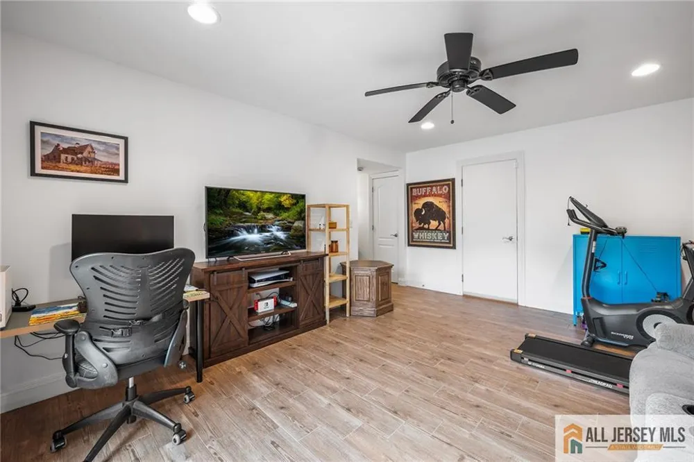 122 Benart Place Middlesex, NJ 08846