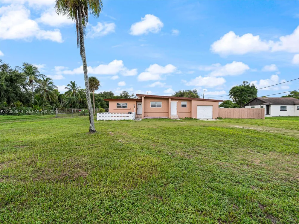 4475 Kirk Rd Lake Worth, FL 33461
