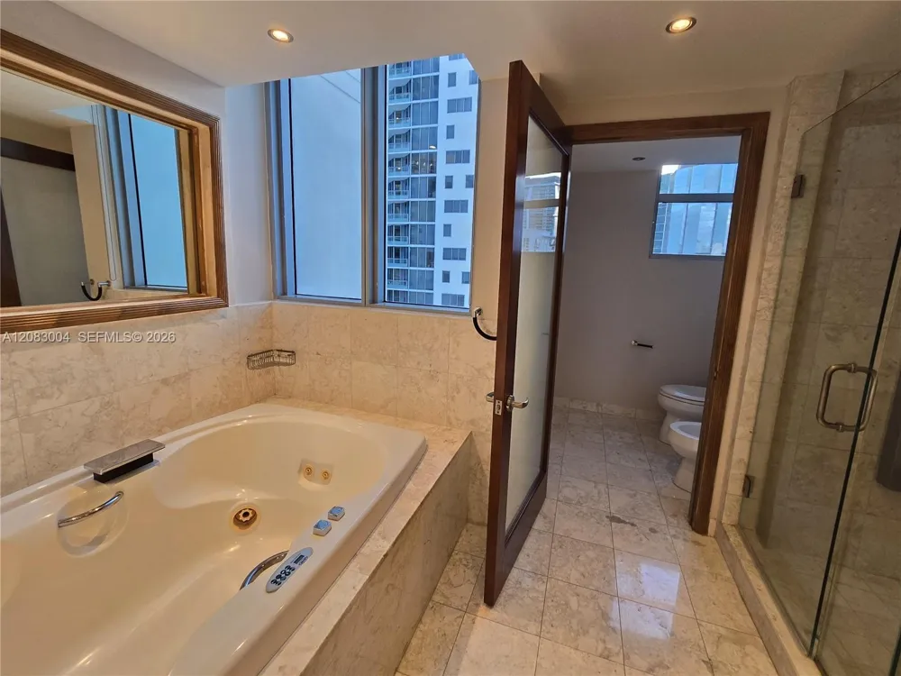 1331 Brickell Bay Dr #2102 Miami, FL 33131