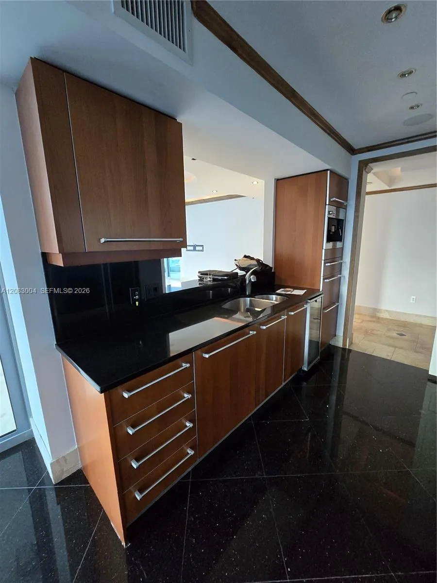1331 Brickell Bay Dr #2102 Miami, FL 33131