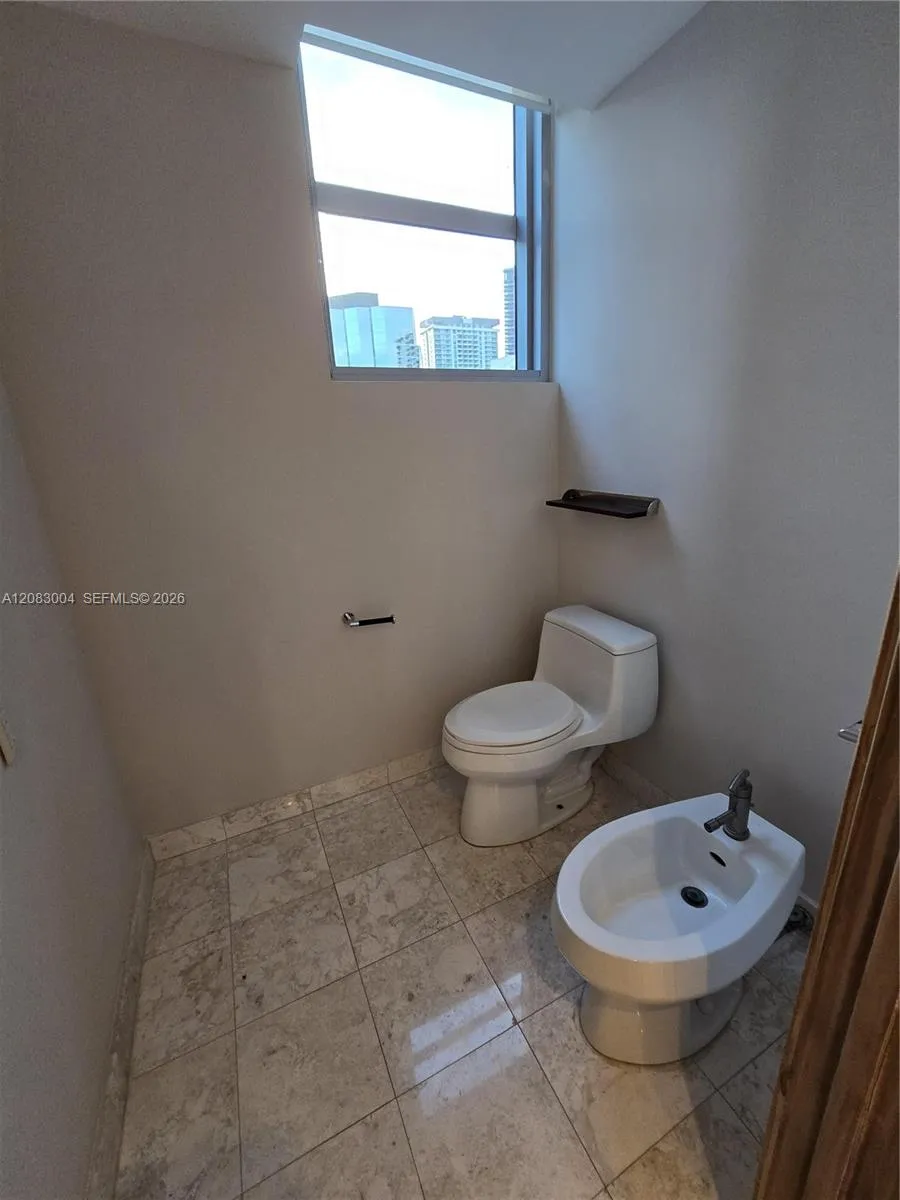 1331 Brickell Bay Dr #2102 Miami, FL 33131