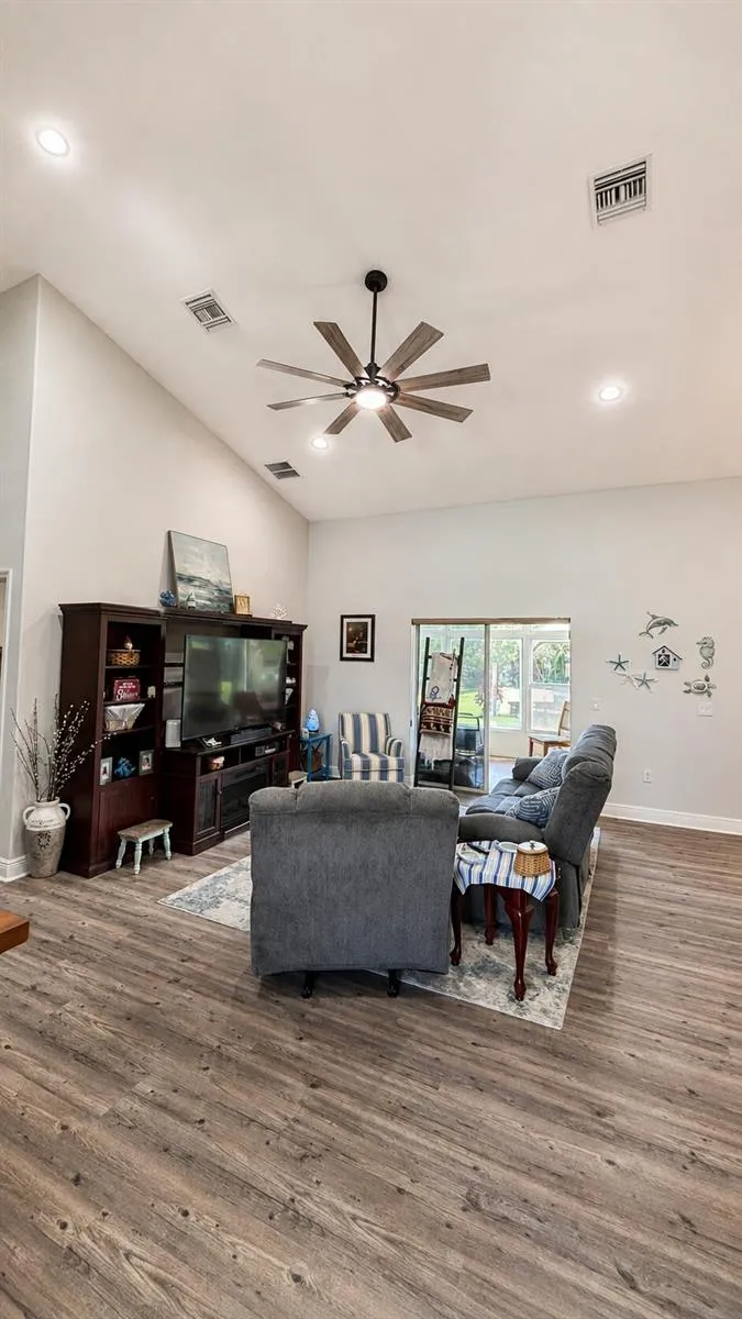 5422 COLUMBUS BOULEVARD Sebring, FL 33872