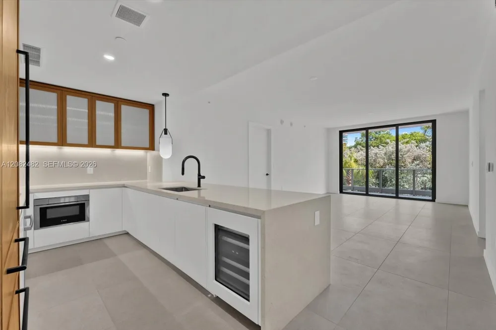 2200 Brickell Ave #202 Miami, FL 33129