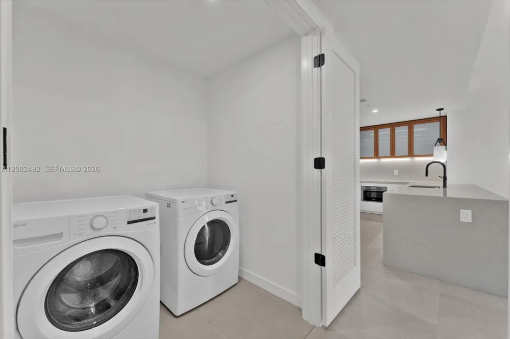 2200 Brickell Ave #202 Miami, FL 33129