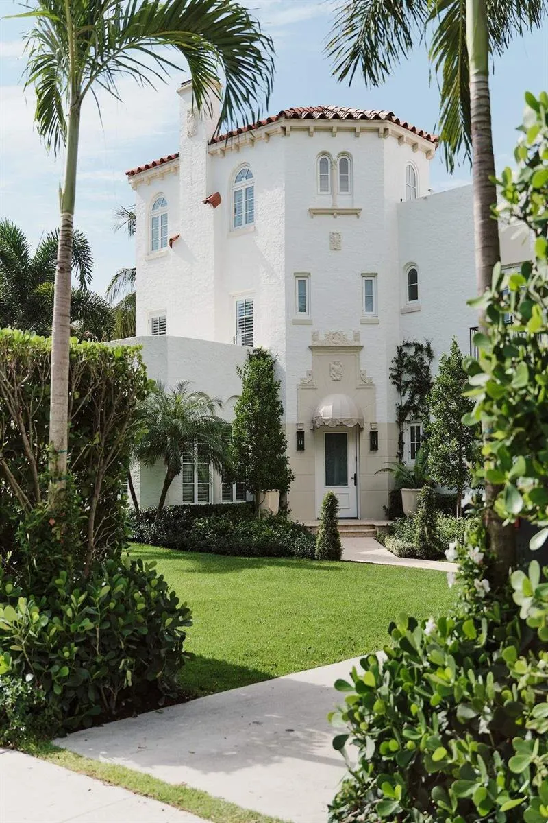 130 Brazilian Avenue Palm Beach, FL 33480