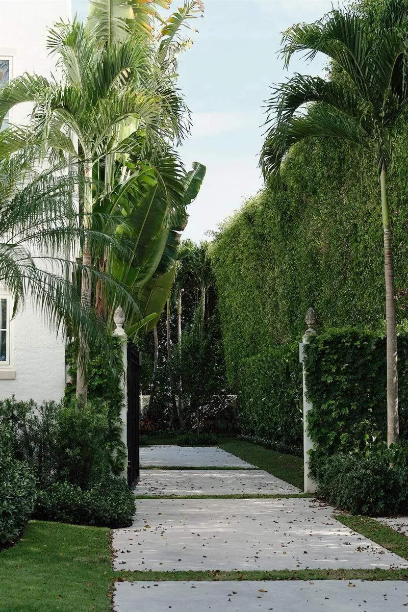 130 Brazilian Avenue Palm Beach, FL 33480