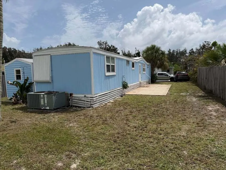 8364 SE Sandy Lane Hobe Sound, FL 33455