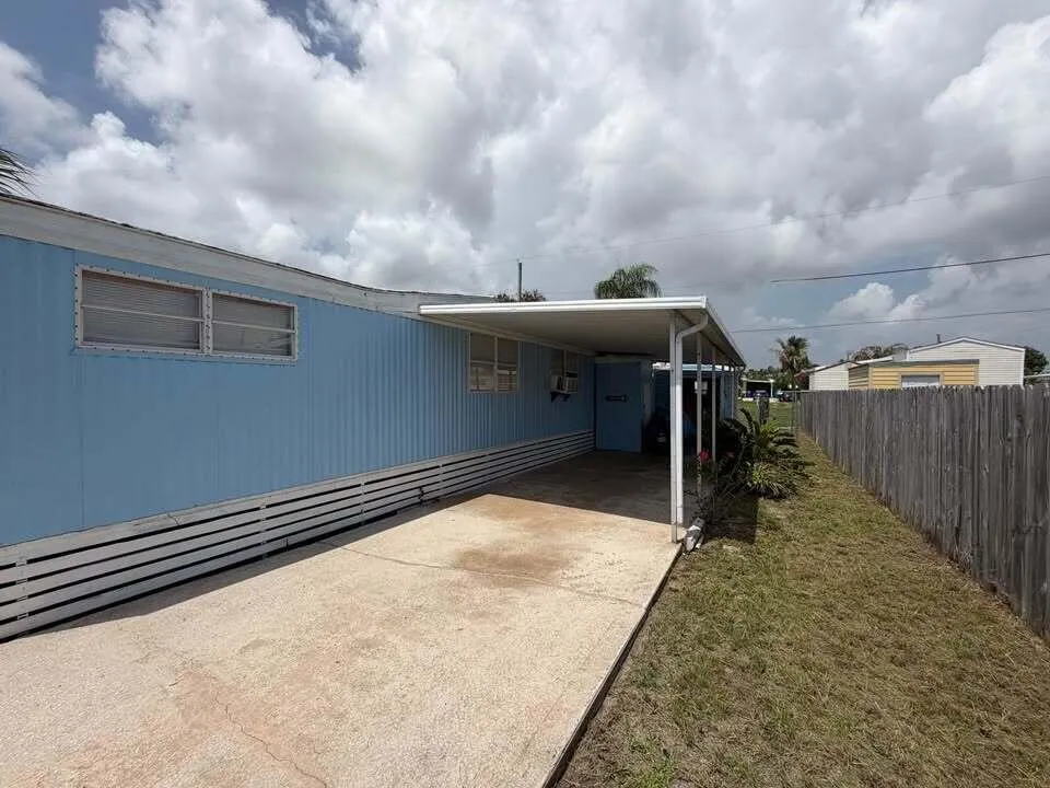 8364 SE Sandy Lane Hobe Sound, FL 33455
