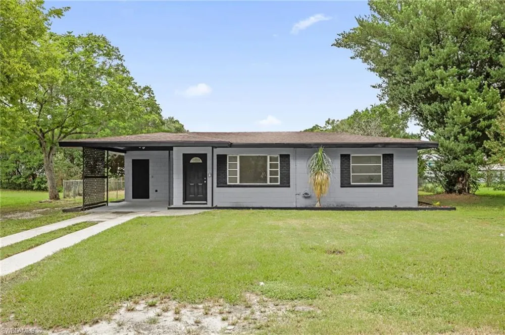2012 Helms Avenue Leesburg, FL 34748