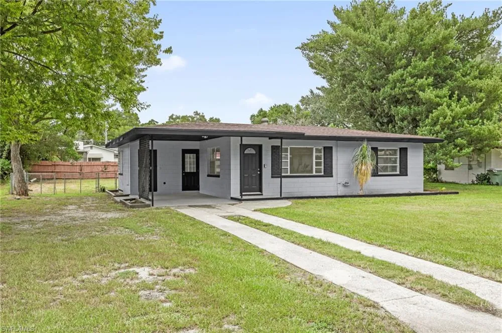 2012 Helms Avenue Leesburg, FL 34748