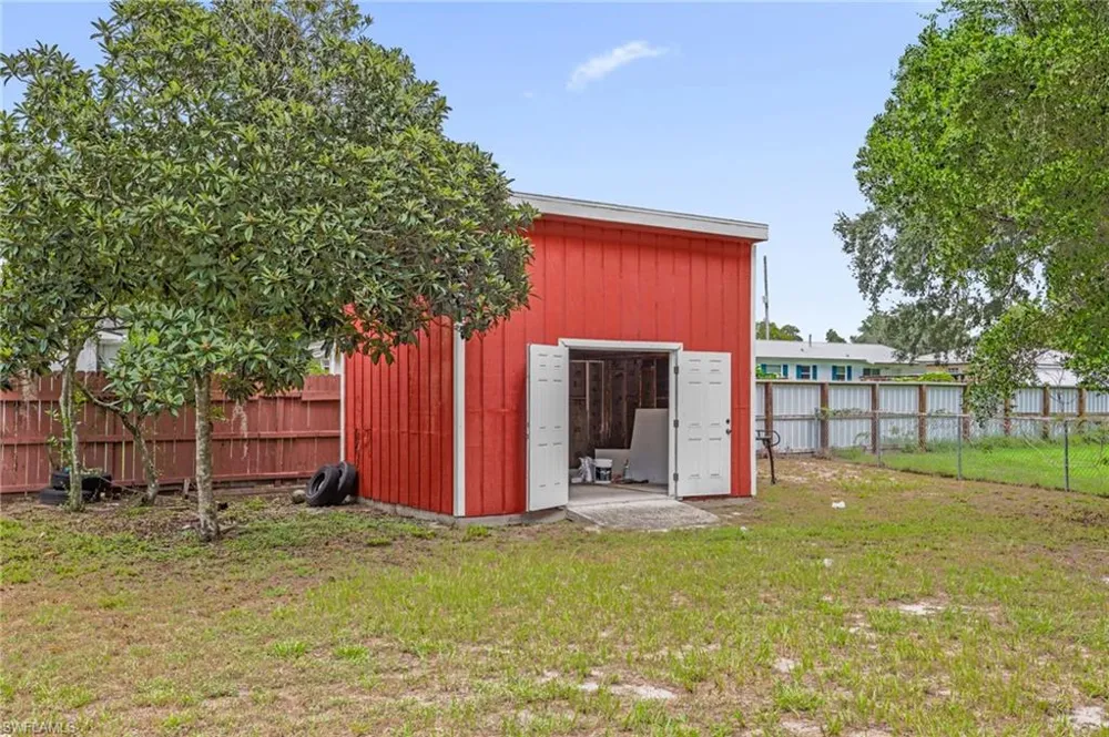 2012 Helms Avenue Leesburg, FL 34748