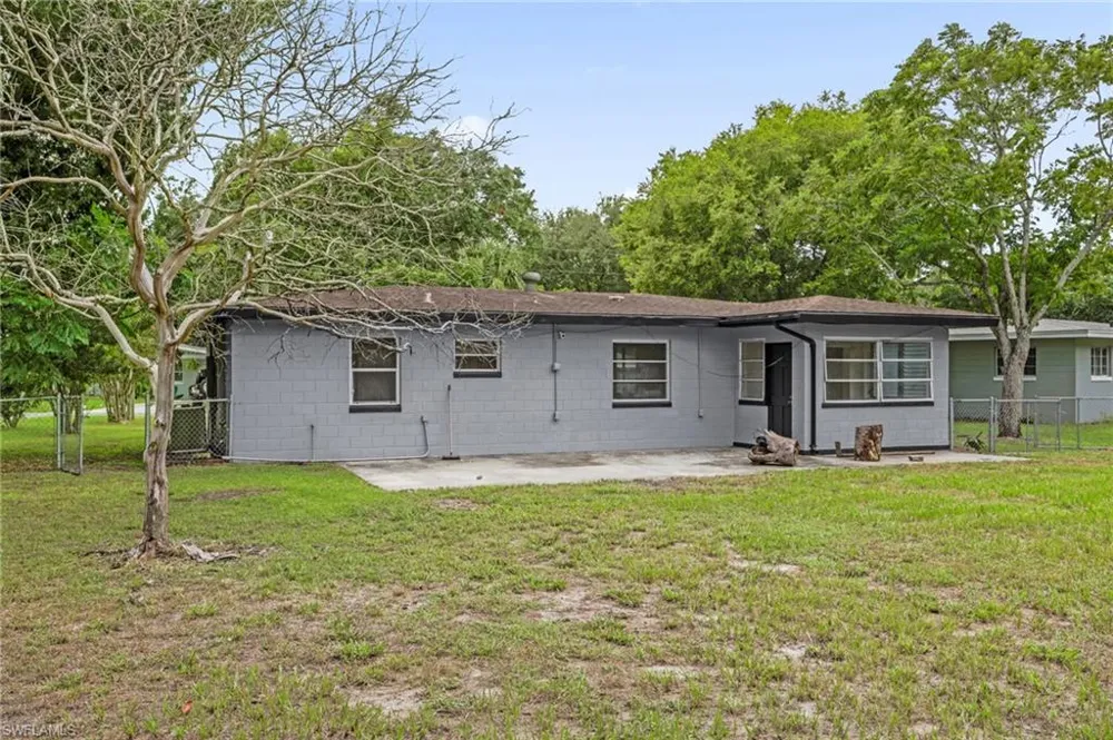 2012 Helms Avenue Leesburg, FL 34748