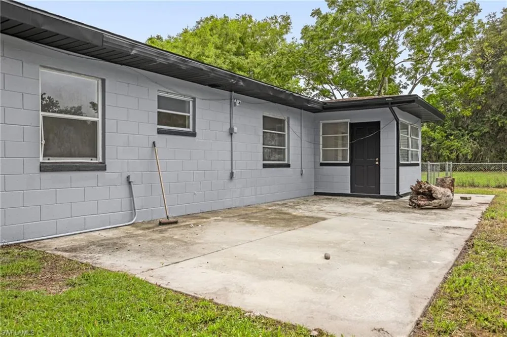 2012 Helms Avenue Leesburg, FL 34748