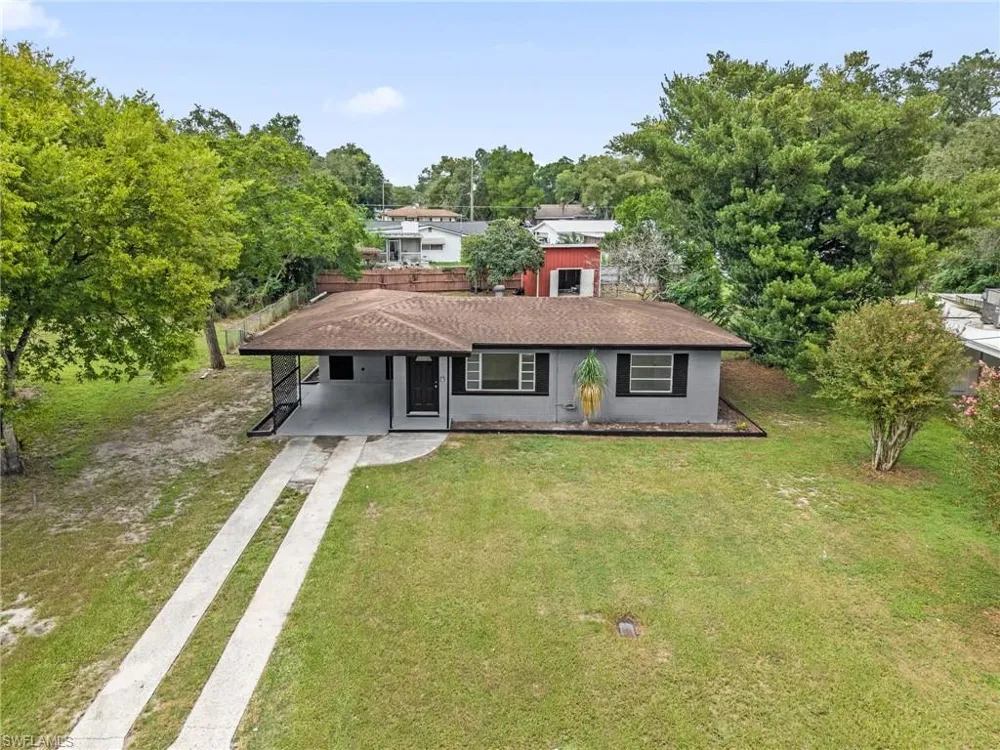 2012 Helms Avenue Leesburg, FL 34748