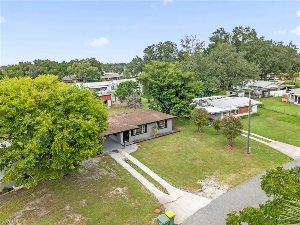 2012 Helms Avenue Leesburg, FL 34748