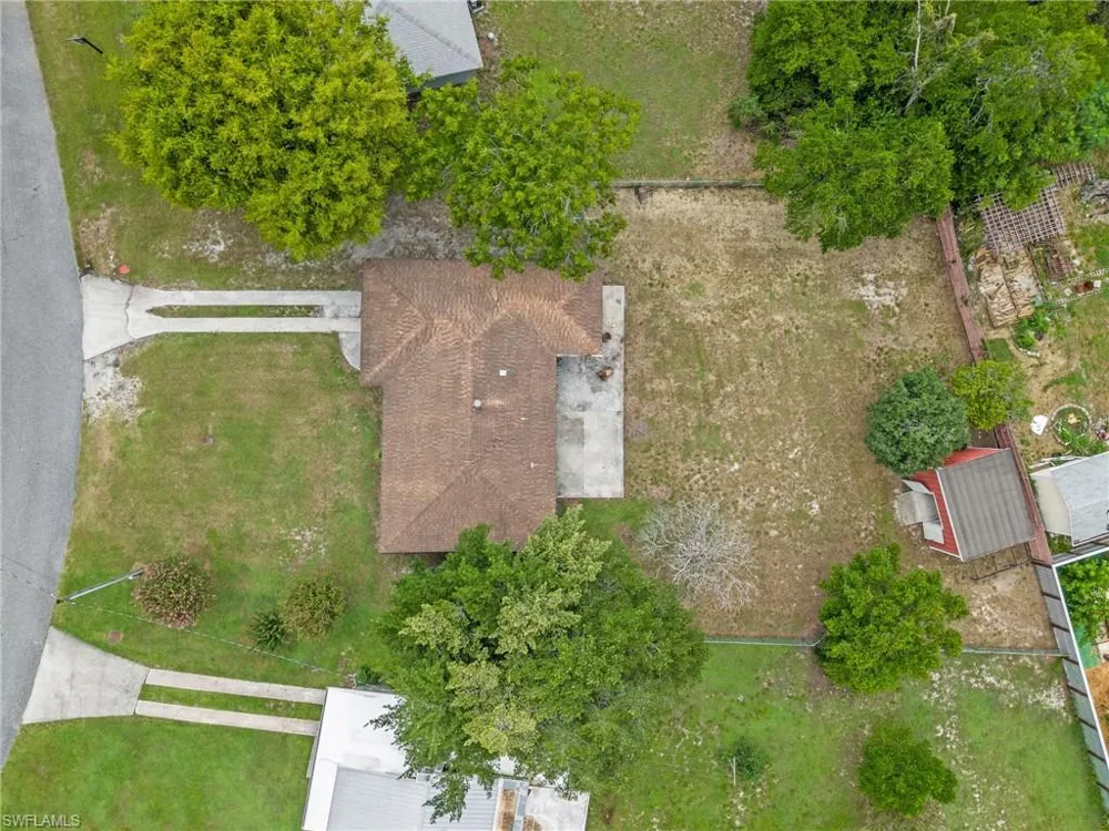 2012 Helms Avenue Leesburg, FL 34748