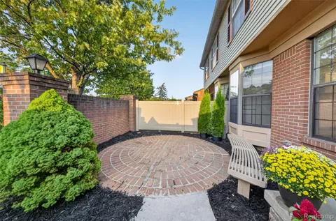 38902 Country Circle #16