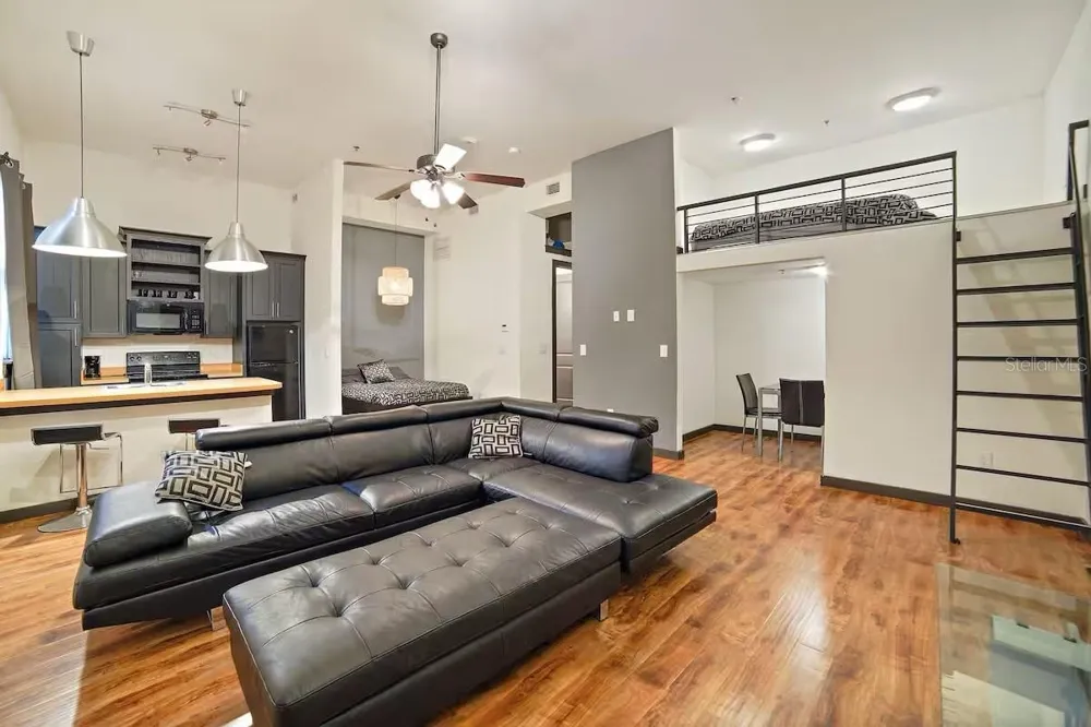 2004 HOWARD AVENUE #101 Tampa, FL 33607