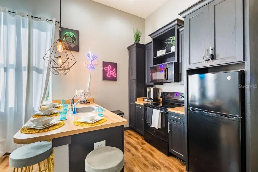 2004 HOWARD AVENUE #101 Tampa, FL 33607