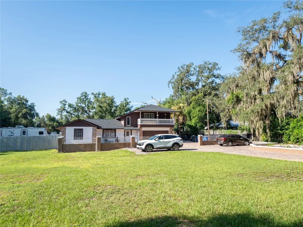 9613 SIX MILE CREEK ROAD Tampa, FL 33610