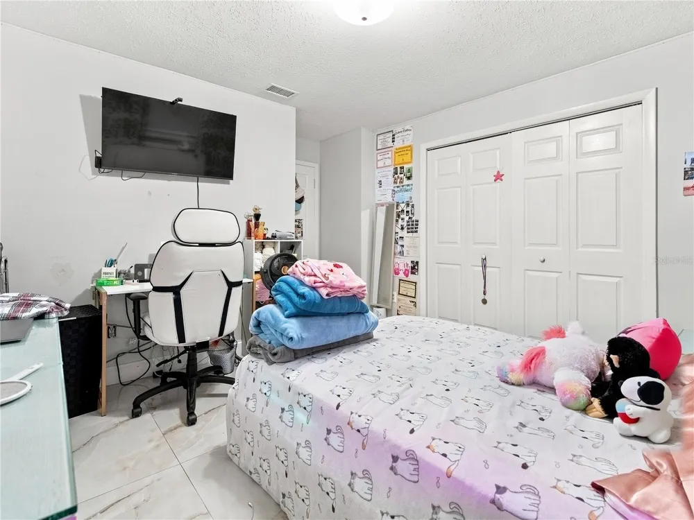9613 SIX MILE CREEK ROAD Tampa, FL 33610
