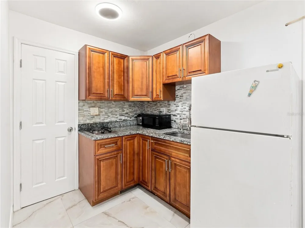 9613 SIX MILE CREEK ROAD Tampa, FL 33610
