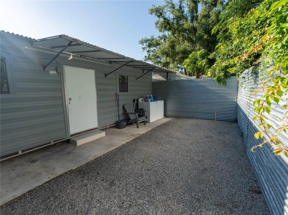 9613 SIX MILE CREEK ROAD Tampa, FL 33610