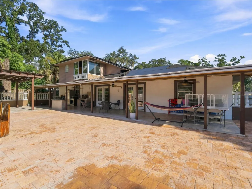 9613 SIX MILE CREEK ROAD Tampa, FL 33610