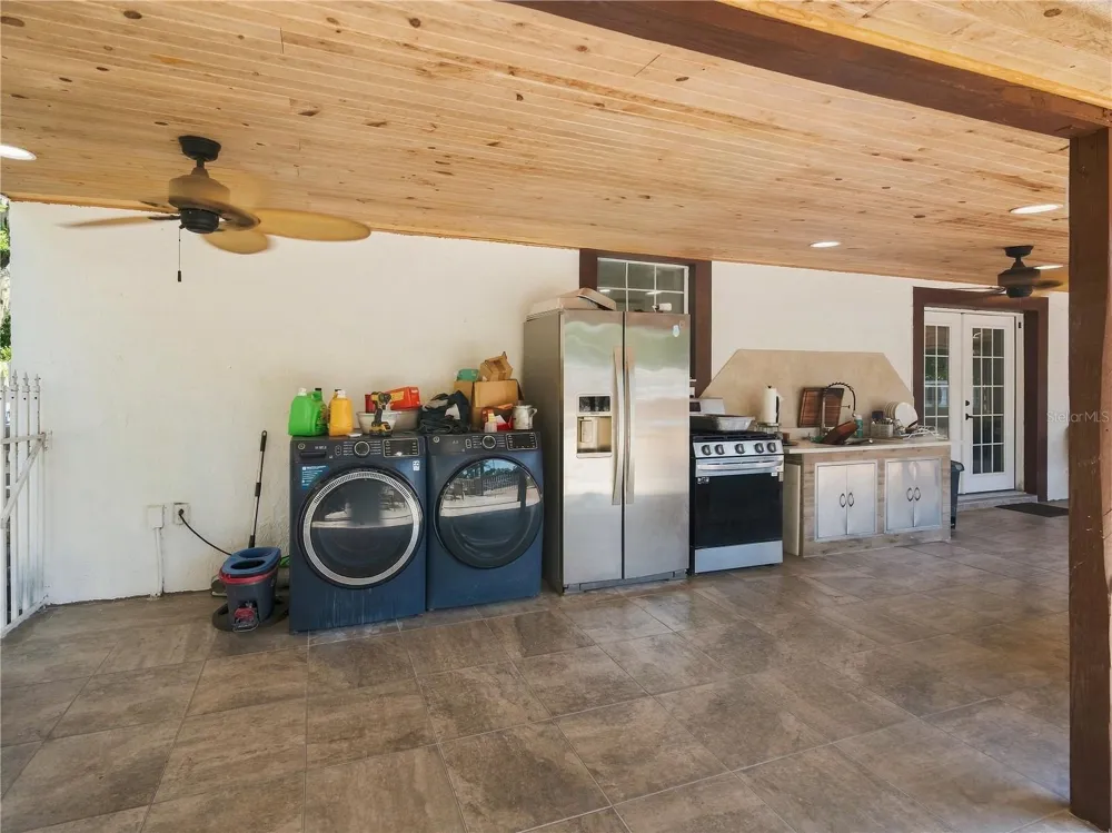 9613 SIX MILE CREEK ROAD Tampa, FL 33610