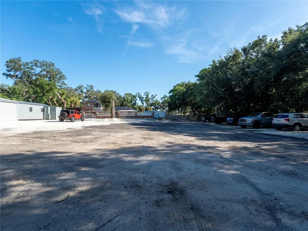 9613 SIX MILE CREEK ROAD Tampa, FL 33610